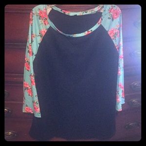 Xlrg 3/4sleeve top black w/floral sleeves